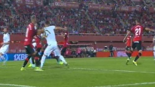 25_26赛季西甲第13轮 比利亚雷亚尔VS马略卡,“激战正酣！比利亚雷亚尔与马略卡第13轮对决精彩回顾”  第3张